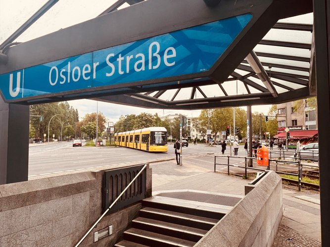 Eingang zum U-Bhf Osloer Straße