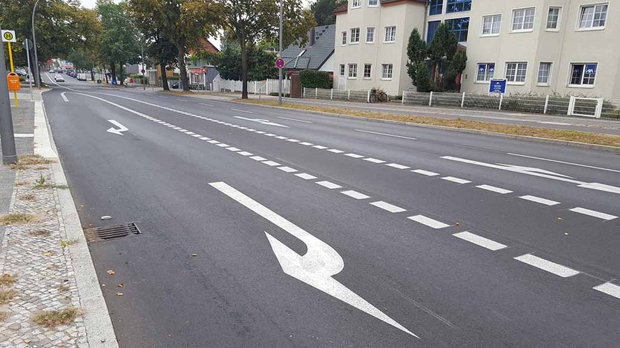 Rechtsabbiegerspur auf der Oranienburger Strasse