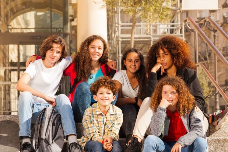 Gruppe von Kids und Teens
