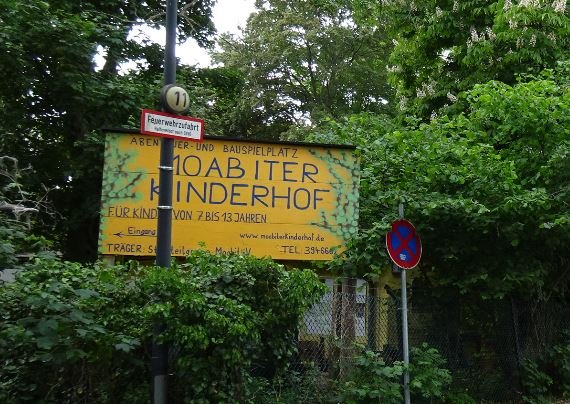 Foto von Eingangstafel Moabiter Kinderhof