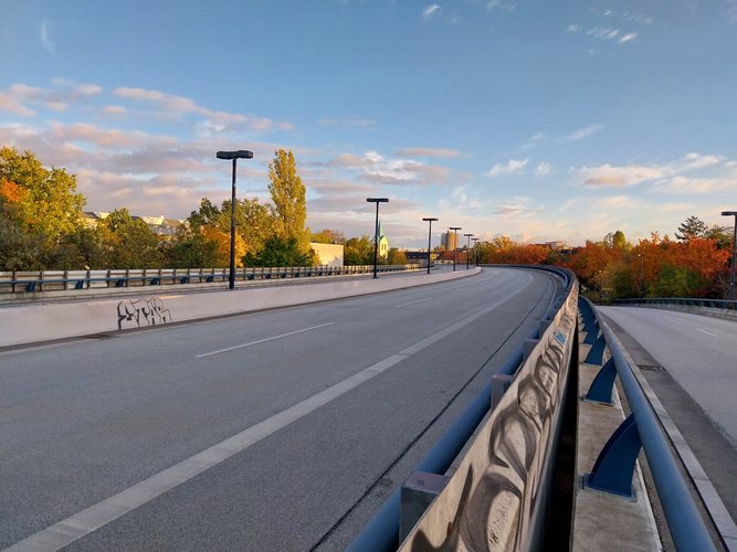 Mehr Informationen über Brücken über den Breitenbachplatz