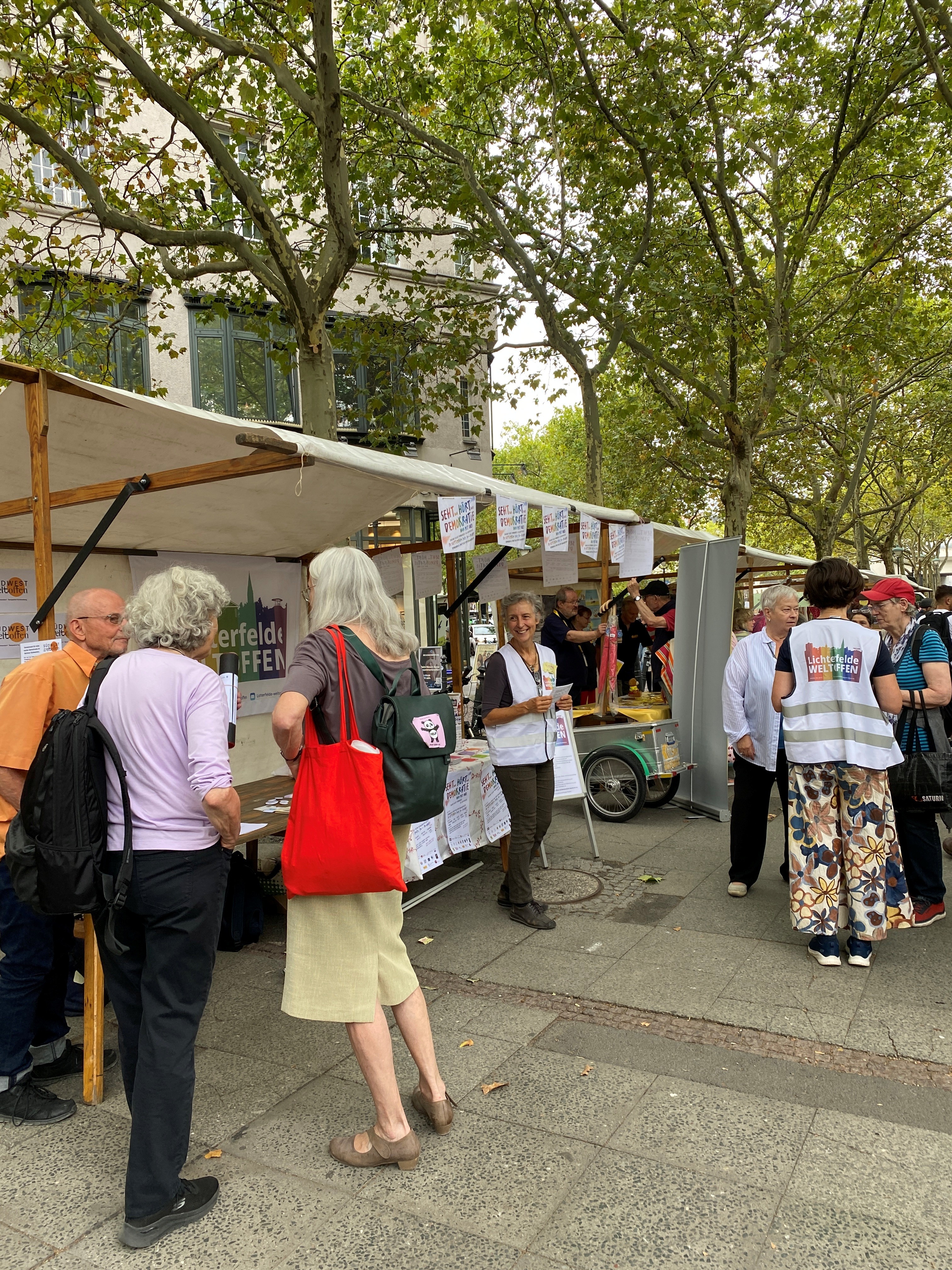 Stand der Initiative "Lichterfelde Weltoffen"